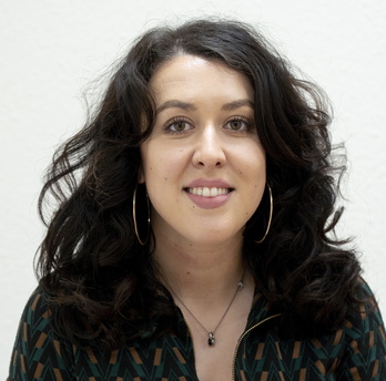 Yasmine Khris Maansri, Laba elkarteko kidea.