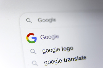 La Comisión Europea ha multado a Google por abuso de posición dominante.