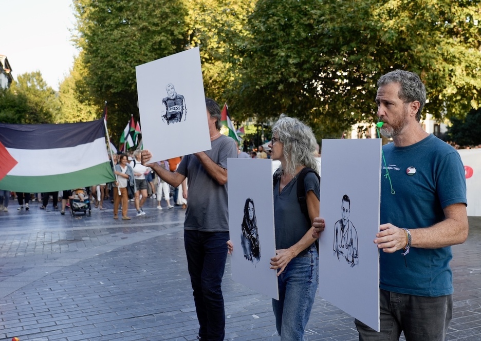 En Donostia han exhibido las ilustraciones realizadas por Maitane Azurmendi, protagonizadas por una niña, una periodista y un médico. En Donostia han exhibido las ilustraciones realizadas por Maitane Azurmendi, protagonizadas por una niña, una periodista y un médico.