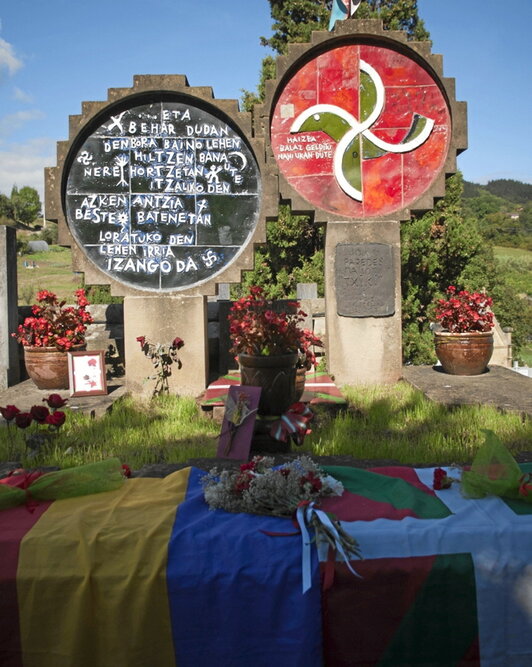 Panteón con los restos de Txiki en Zarautz