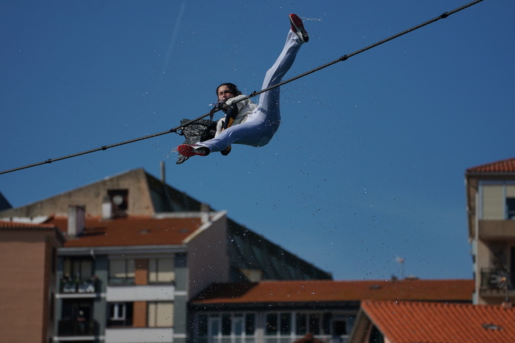 Antzar Egunean egin diren 231 jasoaldietako bat.