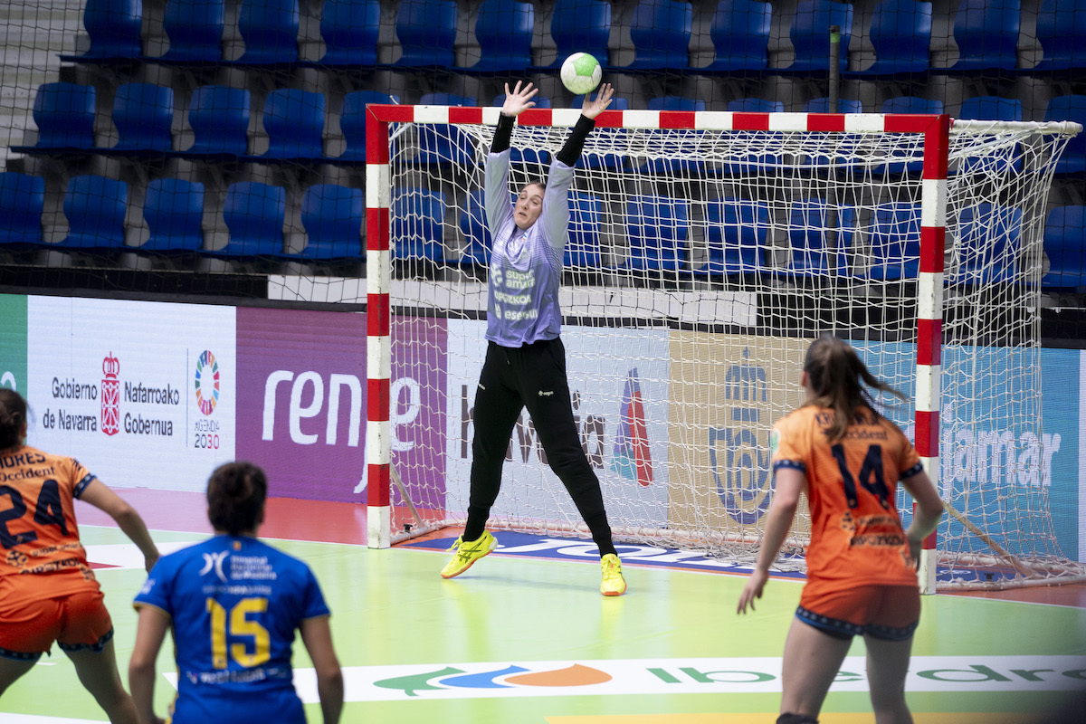 Lucía Prades ha sostenido al Bera Bera con 12 paradas. (Iñigo URIZ/FOKU)