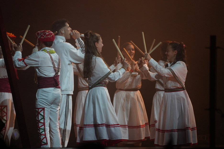 Dantzariek ere tokia izan dute ikuskizunean.