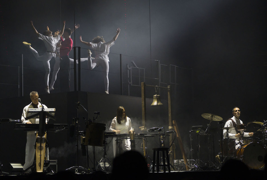 Dantza eta musika nahastu dira ikuskizunean.