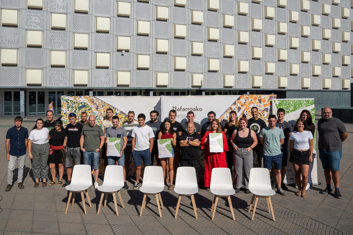 Bertsolariak, antolatzaileak eta Euskarabideako zuzendaria, NBT25en aurkezpenean.