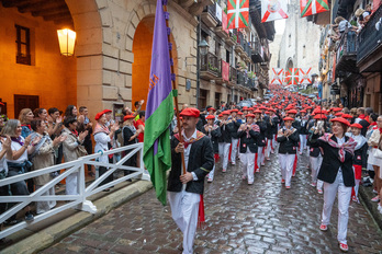 EH Bilduko zenbait ordezkarik txalo egin diote Jaizkibel konpainiari.