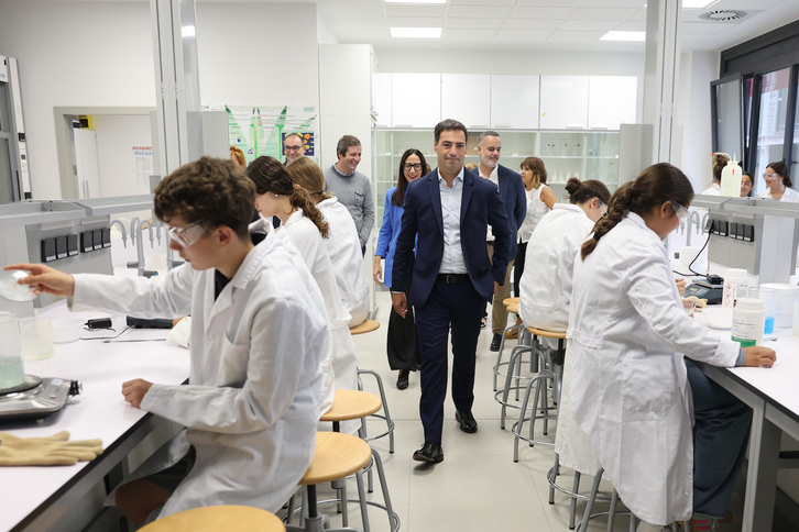 El lehendakari y la consejera han participado en el acto oficial de apertura del curso escolar.