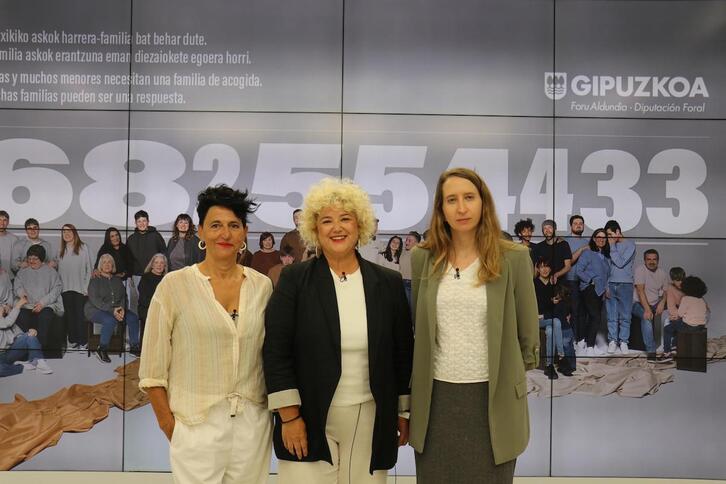Gipuzkoan dagoen premiazko harrera-familien berri emateko Foru Aldundiaren prentsaurrekoa.