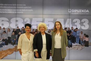 Gipuzkoan dagoen premiazko harrera-familien berri emateko Foru Aldundiaren prentsaurrekoa.