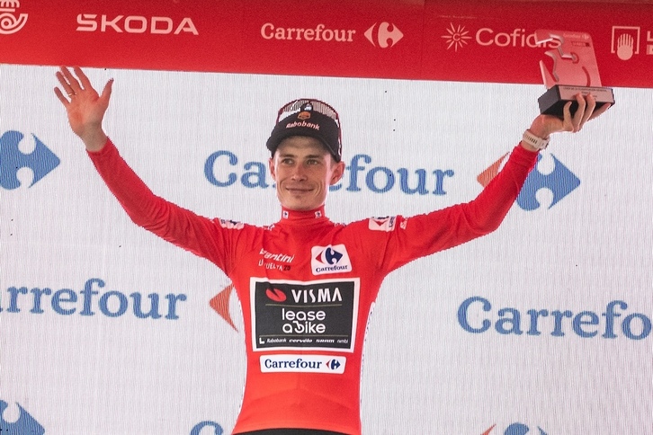 Jonas Vingegaard, tras la contrarreloj por equipos, durante la Vuelta 2025 a su paso por Figueres.