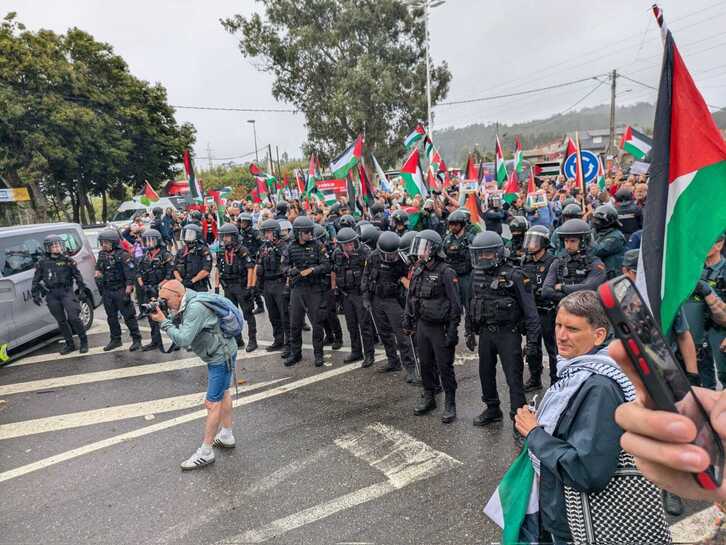 A pesar de la ingente presencia policial y su agresividad, la afición reunida ha sido la auténtica protagonista de la etapa 16 de la Vuelta.