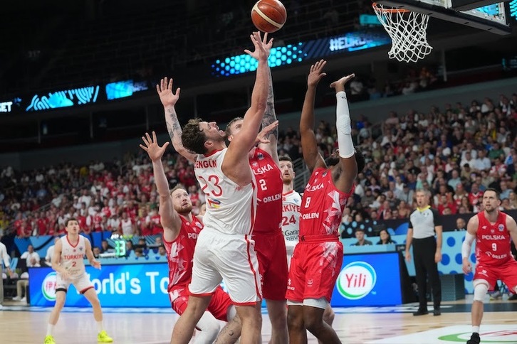 Alperen Sengun ha llevado a Turaquía a semifinales del Eurobasket firmando un triple doble contra Polonia.