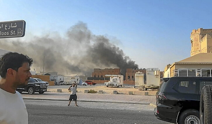 Columna de humo en Doha, tras las explosiones causadas por el ataque israelí.