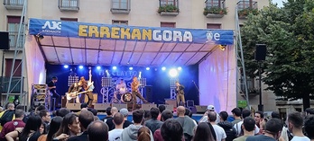 Errekan Gora jaialdiaren aurrreko edizio bat, irudian.