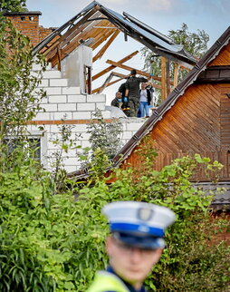 Donald Tusk habla durante la reunión extraordinaria de su gabinete.
