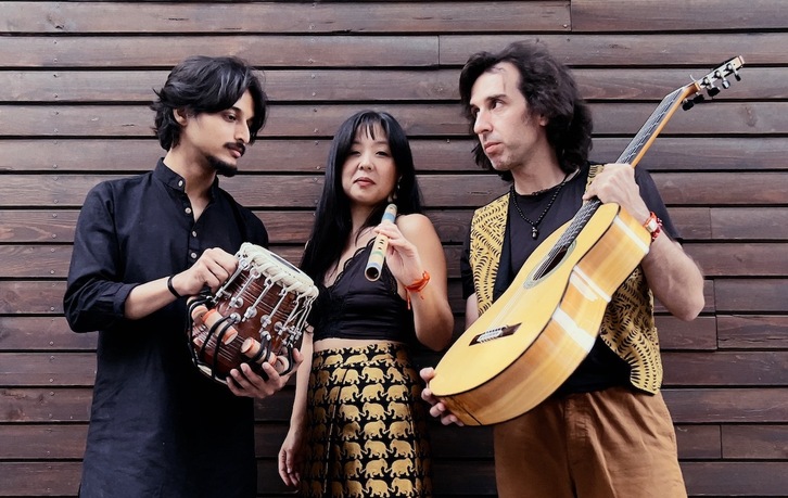 Chaitanya Natu, Lara Wong y Melón Jiménez proponen un viaje musical que traspasa fronteras.
