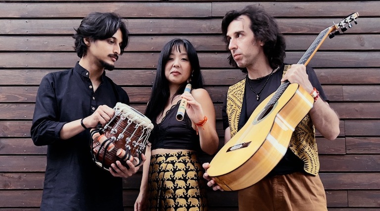Chaitanya Natu, Lara Wong y Melón Jiménez proponen un viaje musical que traspasa fronteras.