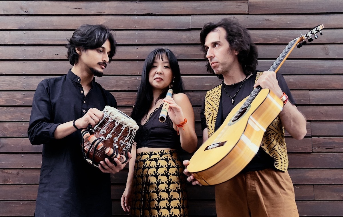 Chaitanya Natu, Lara Wong y Melón Jiménez proponen un viaje musical que traspasa fronteras.