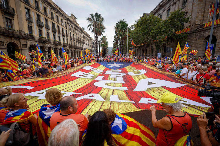 La ofrenda floral de Junts esta mañana de Diada, a la que se han sumado Esteban y Diez Antxustegi por el PNV.