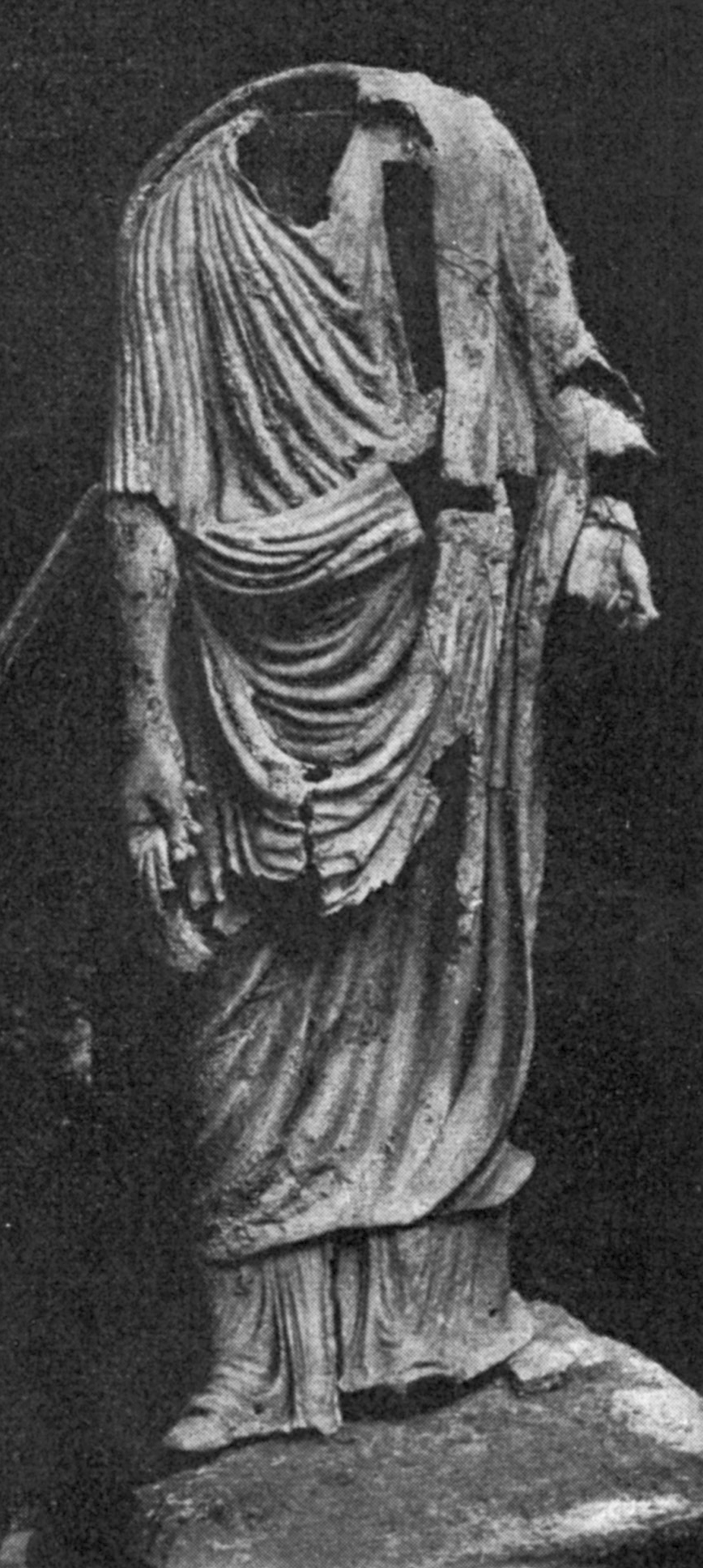 La fotografía más antigua de la Togada, de 1911, 16 años después de su hallazgo en Curia. (TAN)