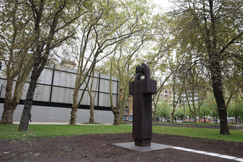 La escultura, ubicada ya en la plaza Chillida.