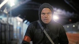 Leonardo Di Caprio  protagoniza «Una batalla tras otra», de Paul Thomas Anderson,  un thriller satírico que promete y llega a las salas de cine el 26 de septiembre.