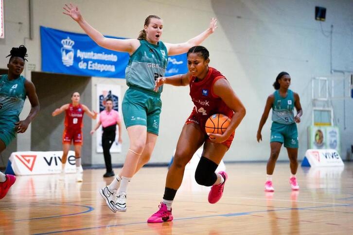 La pívot Cameron Williams se lesionó el pasado fin de semana, jugando un partido de preparación.
