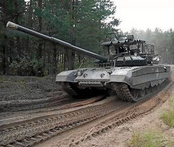 Un carro blindado, en las maniobras Zapad-2025.