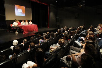 Mesa redonda sobre los cuidados, en Usurbil.