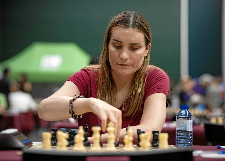 Yosha Iglesias, ajedrecista francesa, ayer durante el Open de Sestao.