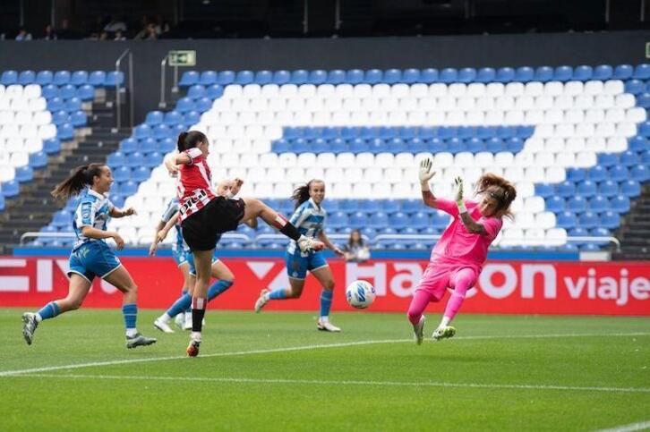 Zubieta remata en la primera llegada al área del Athletic.