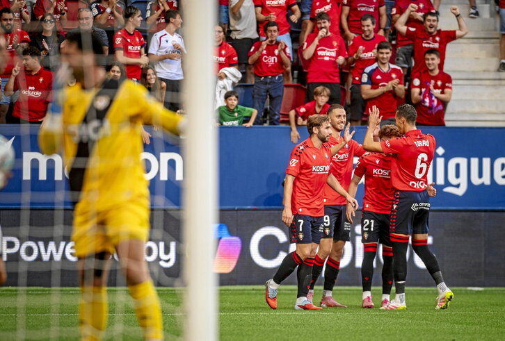 Raúl García de Haro celebrando el primer gol de la tarde junto a sus compañeros.