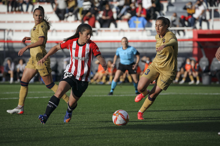 Peke en un partido contra el Levante en su primera temporada como rojiblanca.
