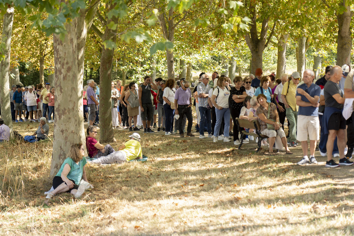 El estado de las campas no invitaba a sentarse en la hierba.
