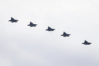 Cazas estadounidenses F-35B despegan de Puerto Rico.