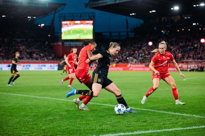 El partido en Bergen se saldó con doble alegría para el Brann: victoria y récord de asistencia. (ManUtdWomen)