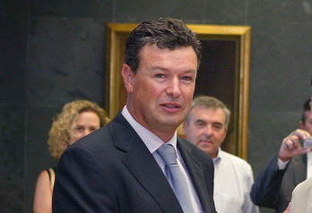 El todavía alcalde de Kaseda, Jesús Esparza, durante su época como parlamentario de UPN.