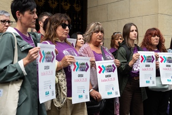 Greba egun berriak deitzeko agerraldia egin dute Gipuzkoako erresidentzietako langileek ELArekin batera.