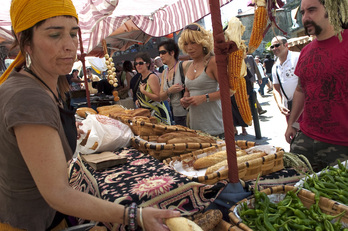 Cerca de un centenar de puestos mostrarán sus productos a partir de las 11 de la mañana.