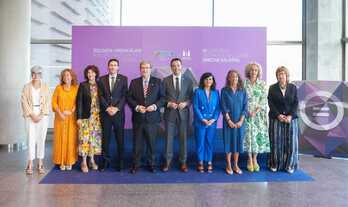 oldata Arrakalari buruzko Nazioarteko Kongresuaren irekiera. Erdian, Mikel Torres eta Juan Mari Aburto.