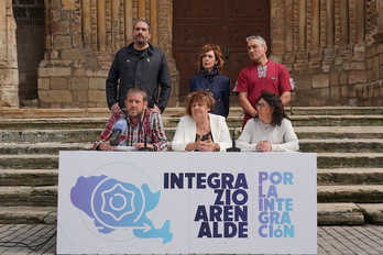 Representantes municipales de Trebiñu demandando la integración en Araba.