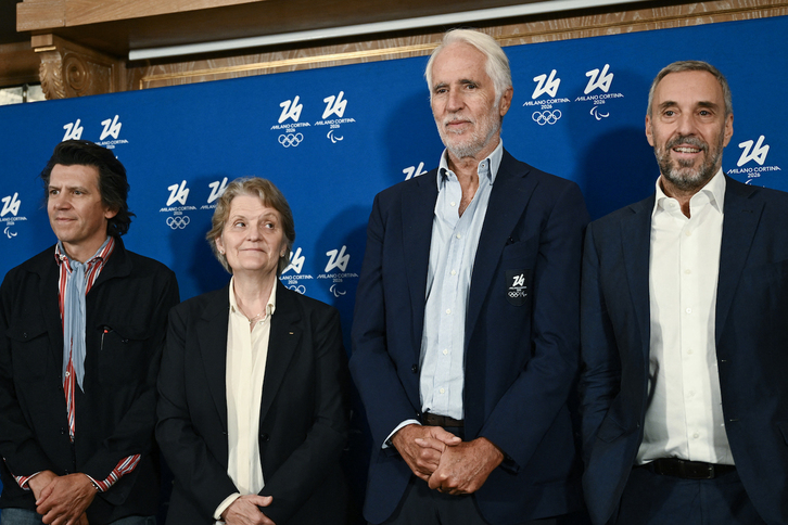 Christophe Dubi, primero por la izquierda en la comparecencia de los responsables del COI y los Juegos de Invierno.