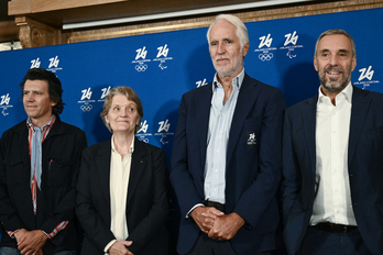 Christophe Dubi, primero por la izquierda en la comparecencia de los responsables del COI y los Juegos de Invierno.