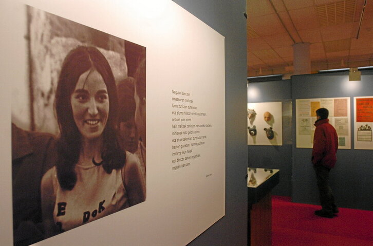 Lurdes Iriondoren omenezko erakusketa, 2006an, Urnietan.