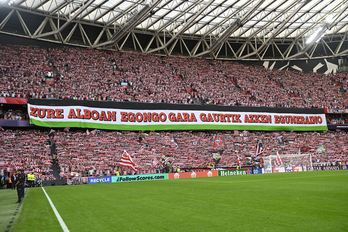 Pancarta de apoyo a Palestina el martes en San Mamés en el Athletic-Arsenal.