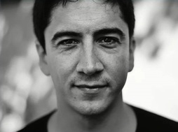 Ekiza musikariak ‘Argitzala’ diskoa aurkeztuko du zuzenean.