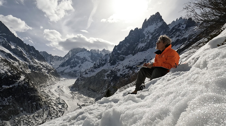 Jesus Mari Lazkan, Mar de Glace margotzen. Bidaia ugari egin ditu glaziarrera. 