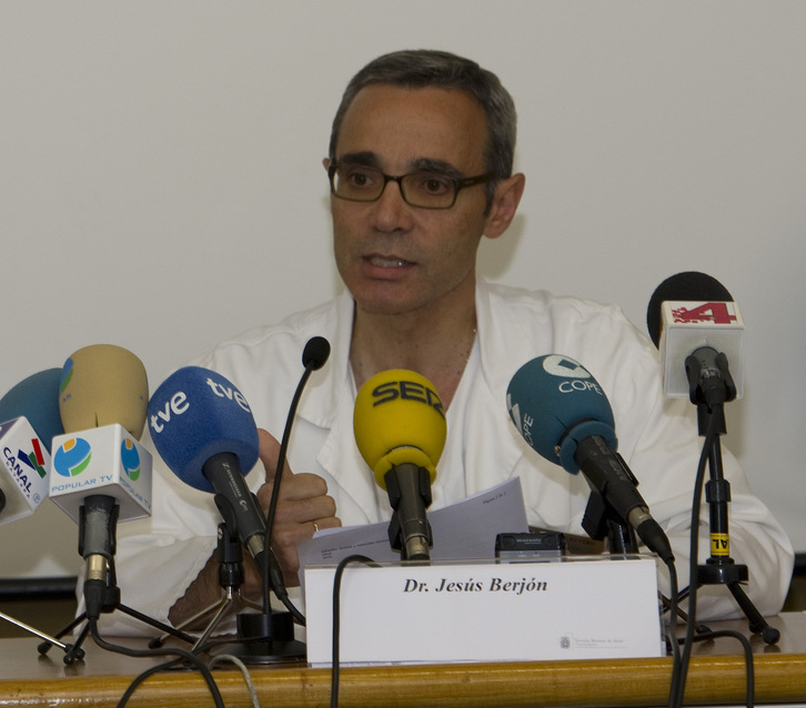 Jesús Berjón, segundo por la derecha, fue director del Hospital Universitario de Nafarroa.