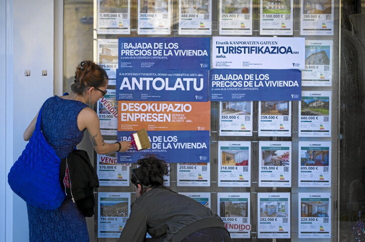 Etxebizitzaren egoera salatzeko ekintza, Donostian.