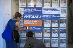 Etxebizitzaren egoera salatzeko ekintza, Donostian.